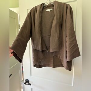 L Christopher Calvin linen jacket preowned lightly worn  abalone button closure